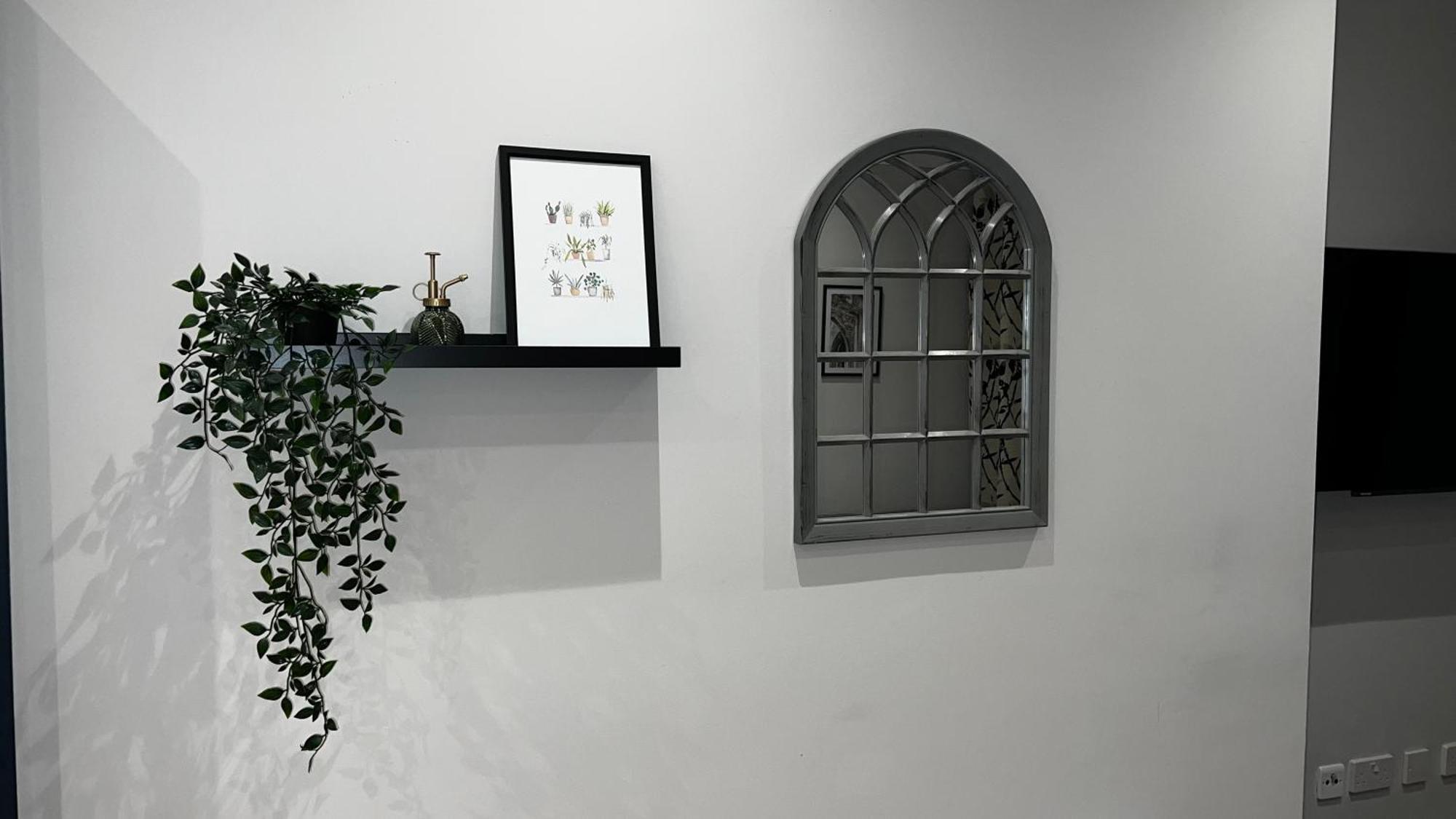 View On The Rows - Overlooking Eastgate Street Chester Bagian luar foto